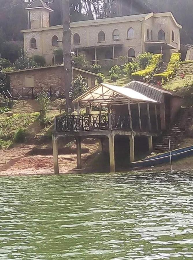 Le Chateau Du Lac De Mantasoa Exteriör bild